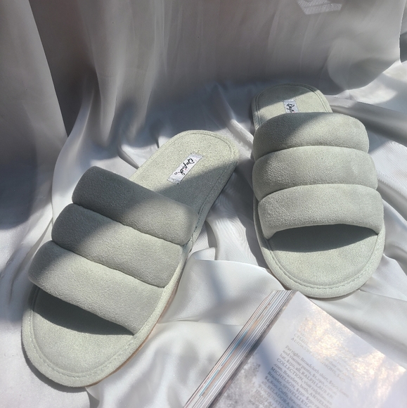 🆕️Spring has Sprung// Sage slippers - Picture 5 of 8